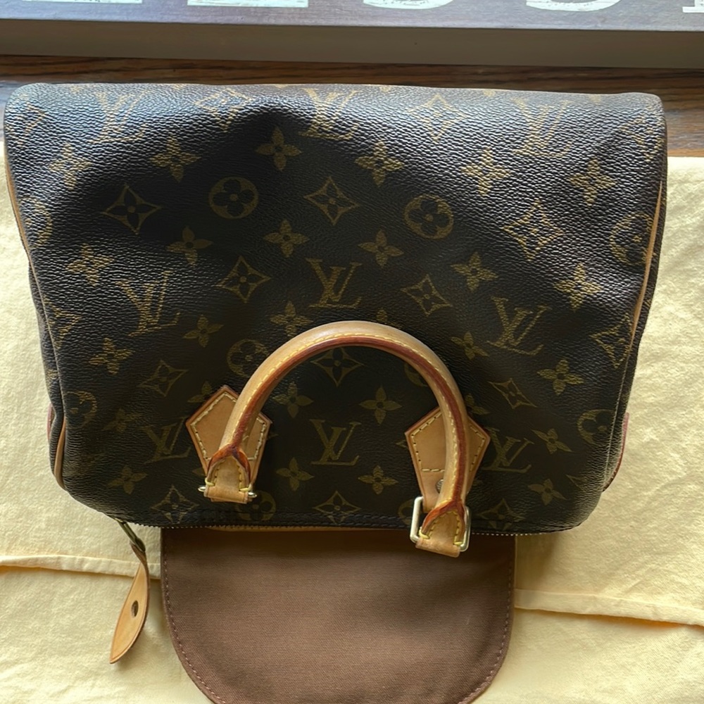 Authentic Used Vintage Speedy 25 in Monogram